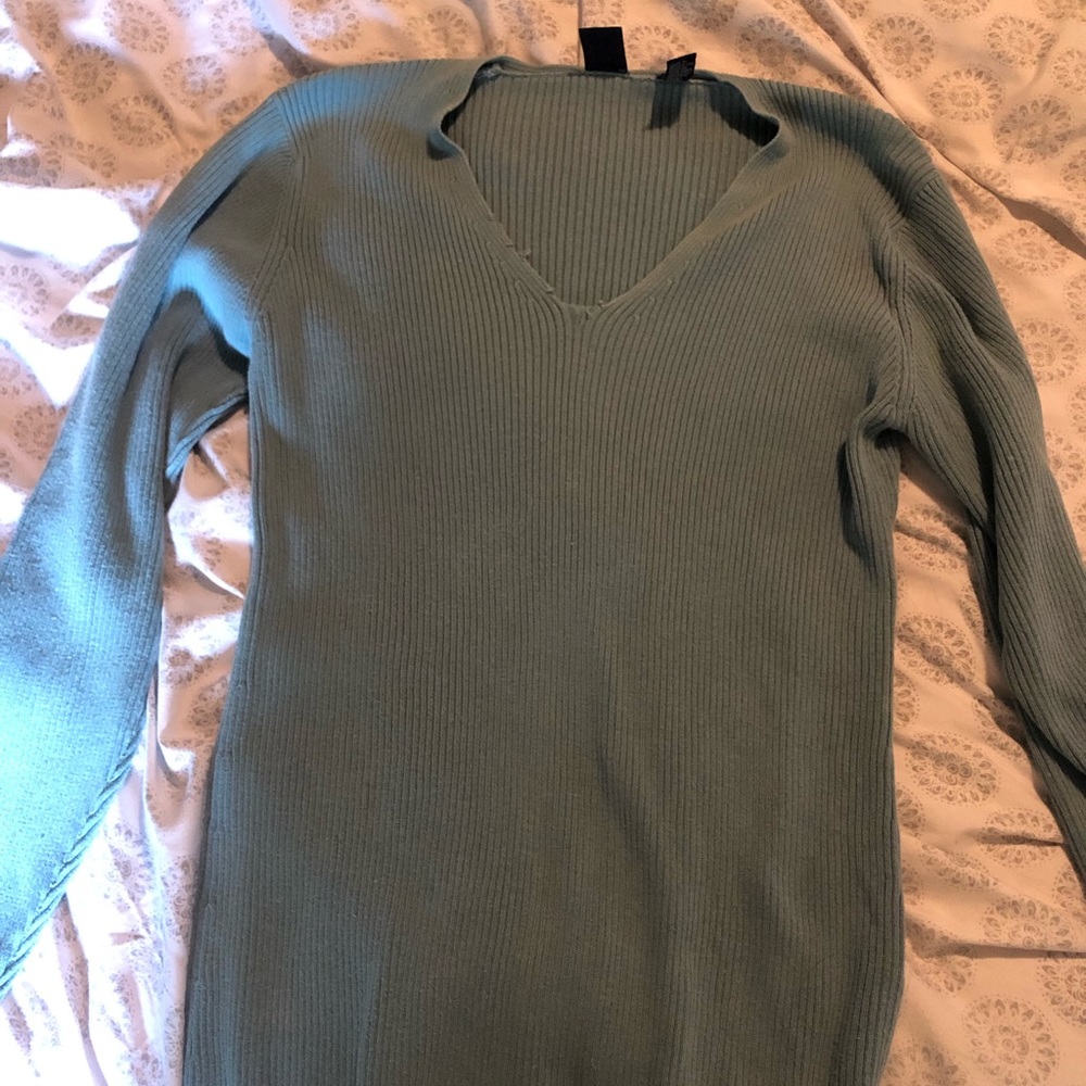 Gap sweater